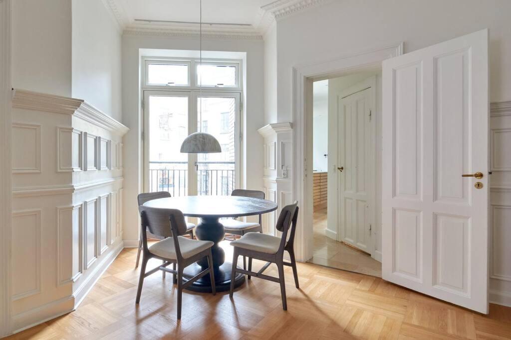 Spacious 3 Bedroom Manor Flat Next To Tivoli 코펜하겐 외부 사진