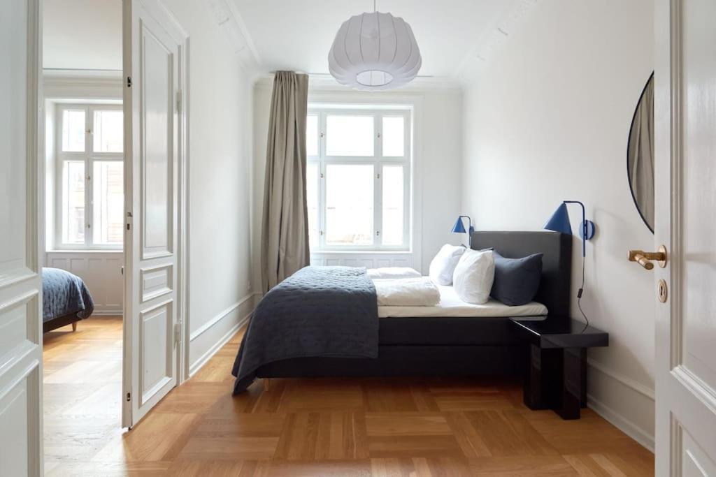 Spacious 3 Bedroom Manor Flat Next To Tivoli 코펜하겐 외부 사진