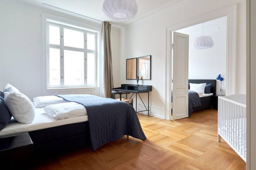 Spacious 3 Bedroom Manor Flat Next To Tivoli 코펜하겐 외부 사진