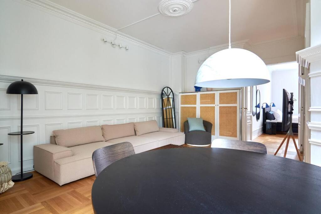 Spacious 3 Bedroom Manor Flat Next To Tivoli 코펜하겐 외부 사진