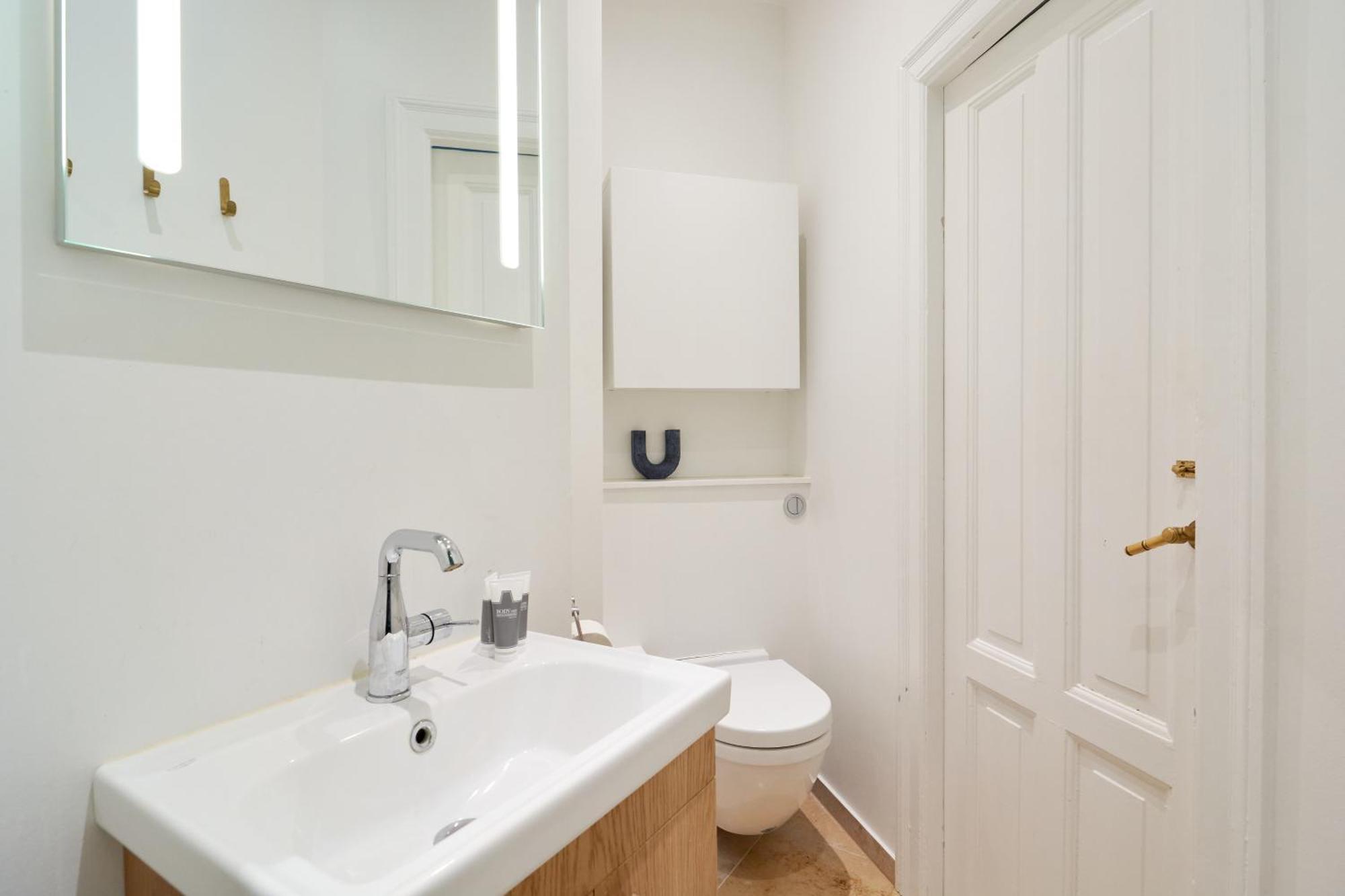 Spacious 3 Bedroom Manor Flat Next To Tivoli 코펜하겐 외부 사진